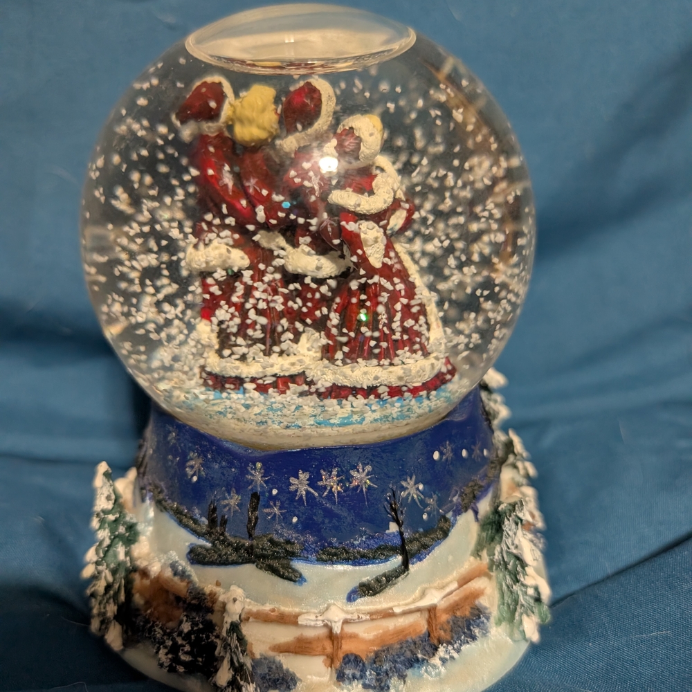 Avon Vintage White Christmas Snow Globe - Picture 2 of 4